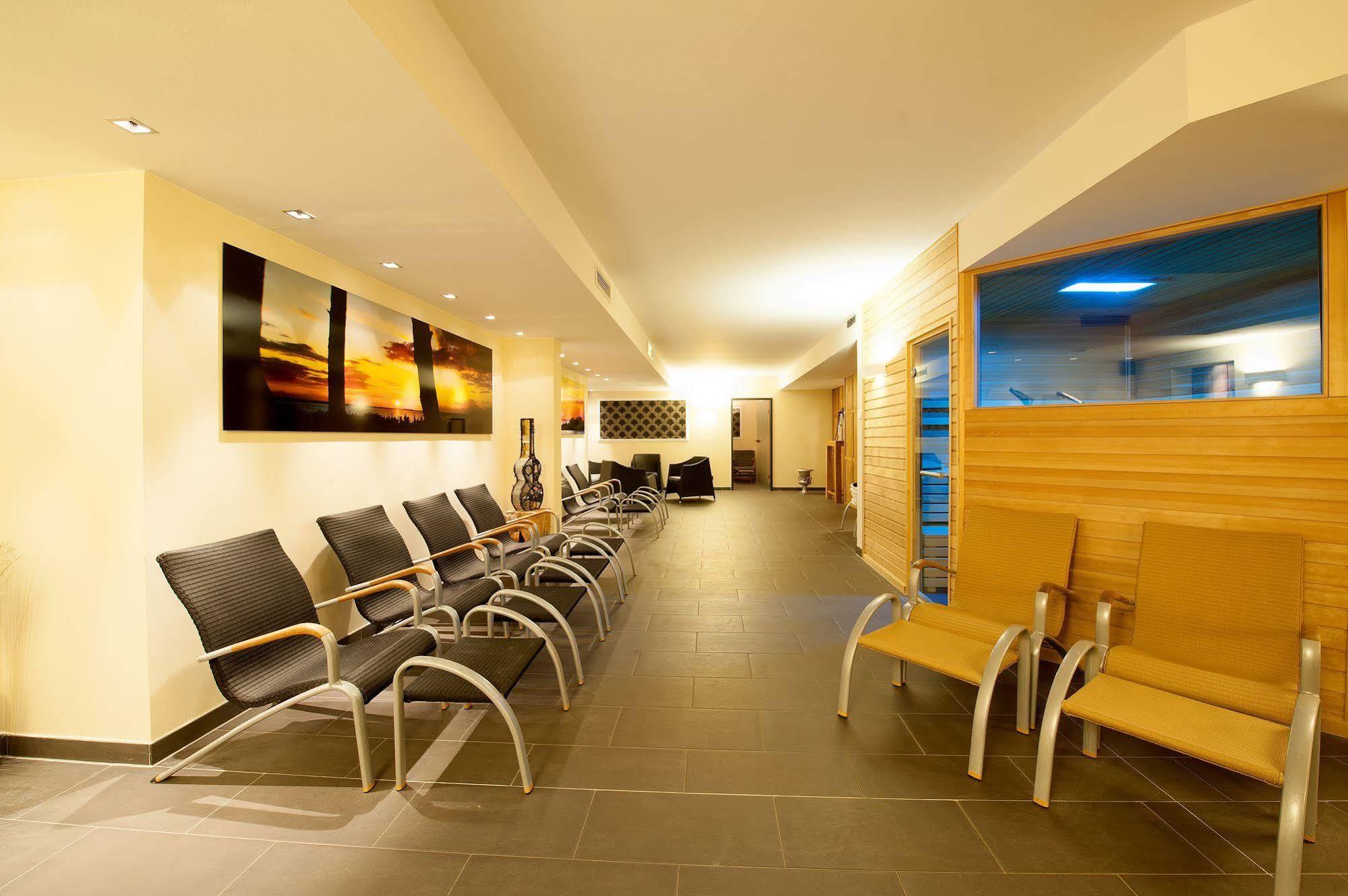 Aparthotel Ostseeperle Glowe - Schoen Gestrandet Exterior photo